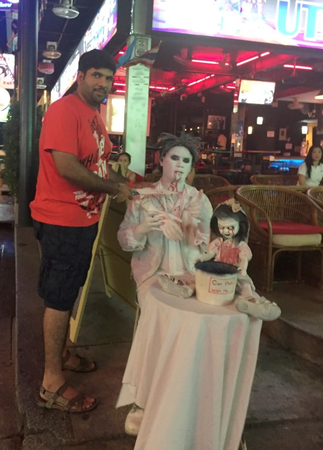 pattaya-walking-street-living-statue-large