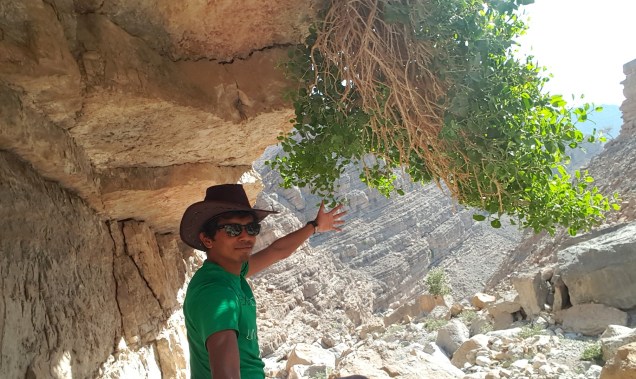 10-Wadi-Shah-Trail-Valley